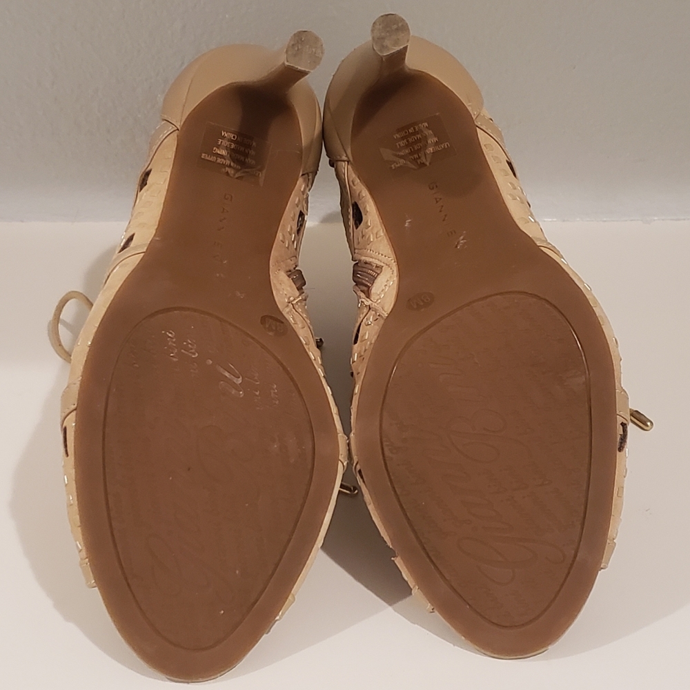 NWOT Gianni Bini Laser-cut Peep Toe Booties - Picture 7 of 7